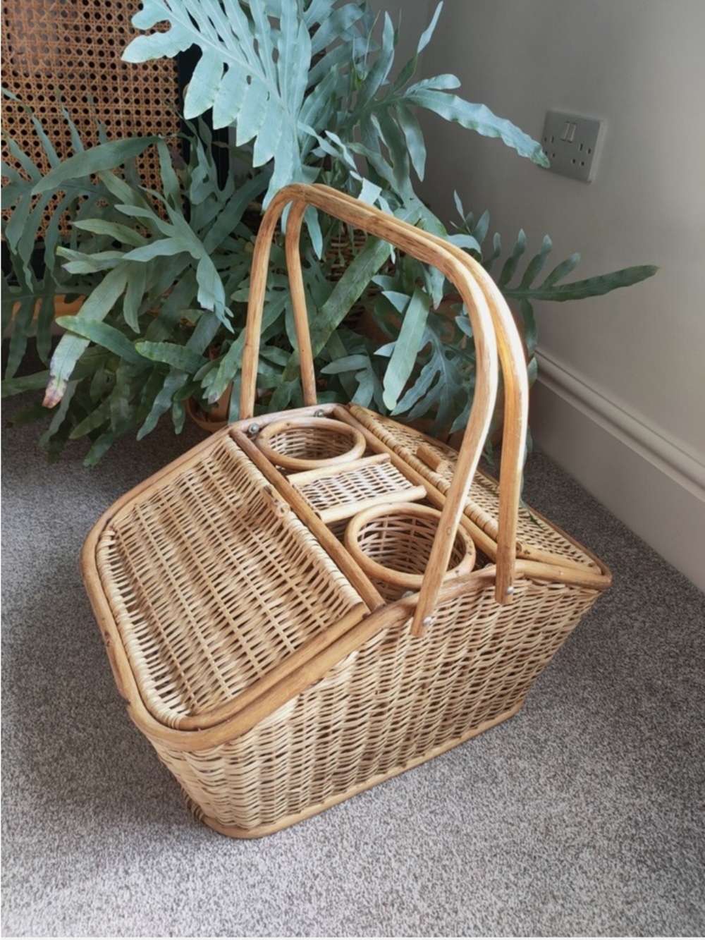 Vintage Woven Picnic Basket with Integrated Bottle Holders - Natural Brown